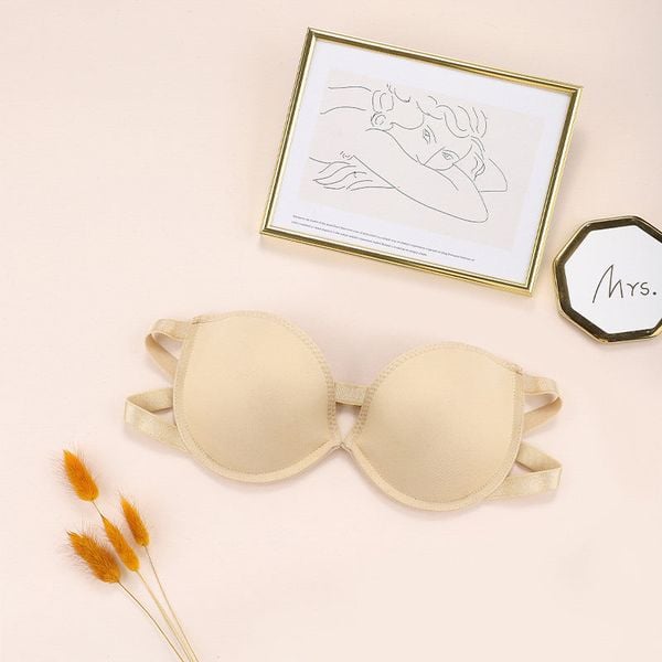 Biustonosz bez ramiączek z delikatnego materiału Indrischka. Brązowe biustonosze Intica, bez wzorów, z materiału. W wyprzedaży za 69.00 zł.