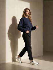 Bawełniane jeansy mom fit comfort - czarny. Czarne jeansy damskie Sinsay, bez wzorów, z bawełny. Za 59.99 zł.
