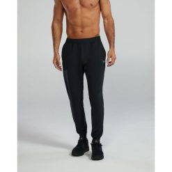 Spodnie dresowe męskie techniczne TYR Tech Jogger. Czarne spodnie sportowe męskie TYR, m, bez wzorów, z dresówki, na fitness i siłownię. Za 450.00 zł.