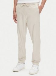Mustang Spodnie materiałowe Milano 1016330 Biały Tapered Fit. Białe spodnie materiałowe męskie Mustang, bez wzorów, z bawełny. Za 219.99 zł.