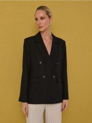 Wiskozowa marynarka dwurzędowa regular fit z domieszką lnu - czarny. Czarne marynarki i żakiety damskie Sinsay, bez wzorów, z wiskozy, bez kołnierzyka, bez ramiączek. Za 79.99 zł.