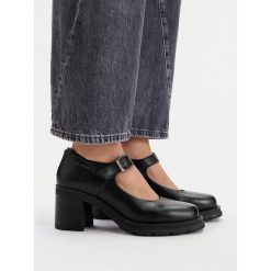 Czółenka G-Star. Czarne czółenka damskie G-Star, bez wzorów, retro, bez obcasa, bez zapięcia. Za 299.99 zł.