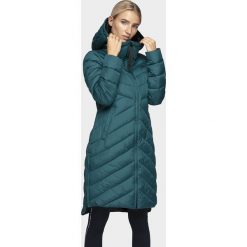 Płaszcz puchowy damski KUDP214 - morska zieleń. Zielone płaszcze damskie 4F, bez wzorów, z puchu, bez kołnierzyka, bez kaptura. Za 349.99 zł.