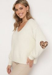 Jasnobeżowy Sweter z Wełną i Ozdobnymi Naszywkami na Łokciach Norethra. Brązowe swetry nierozpinane damskie Born2be, na zimę, uniwersalny, z aplikacjami, z jeansu, eleganckie, bez kołnierzyka, bez ramiączek. Za 129.99 zł.