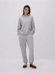 Bluza z kapturem - jasnoszary. Szare bluzy damskie Reserved, l, bez wzorów, z bawełny, bez ramiączek, z kapturem. Za 119.99 zł.