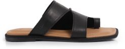 Klapki damskie UGG Matira. Klapki damskie UGG, bez wzorów, sportowe, bez obcasa, bez zapięcia. Za 724.67 zł.