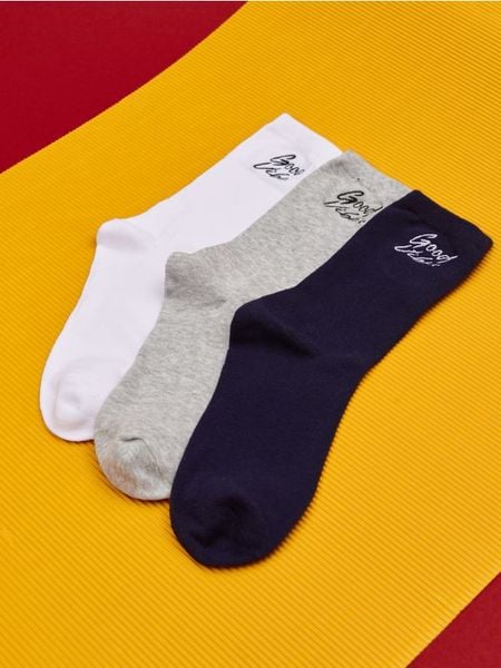 Skarpetki 3 pack - wielobarwny. Skarpety męskie Sinsay, bez wzorów. Za 15.99 zł.