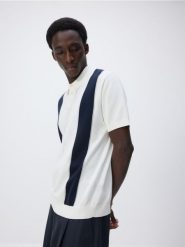Sweter polo w paski - biały. Białe swetry męskie Reserved, l, bez wzorów, z bawełny, bez kołnierzyka, bez ramiączek. W wyprzedaży za 59.99 zł.