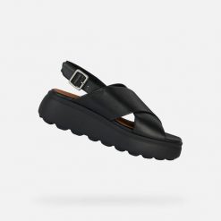 Damskie sandały Geox Spherica EC4.1 S A. Czarne sandały damskie Geox, bez wzorów, z materiału, bez obcasa, na platformie, bez zapięcia. Za 468.99 zł.