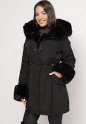 Czarna Kurtka Parka z Ozdobnym Futerkiem Ikhana. Czarne kurtki damskie Born2be, l, bez wzorów, z futra, bez kaptura. Za 379.99 zł.