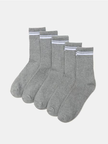 Prążkowane skarpetki 5 pack - szary. Szare skarpety męskie Sinsay, bez wzorów, prążkowane. Za 19.99 zł.