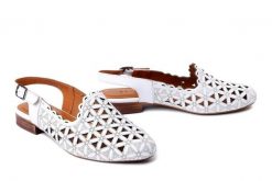 BOCCATO 408.759 biały, czółenka damskie. Białe czółenka damskie Boccato, na lato, w ażurowe wzory, z gumy, bez obcasa, na obcasie, bez zapięcia. Za 254.92 zł.