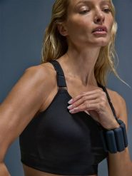 4F Biustonosz treningowy z wysokim wsparciem - czarny L. Czarne bielizna sportowa damska 4F, l, bez wzorów, z materiału. Za 179.99 zł.