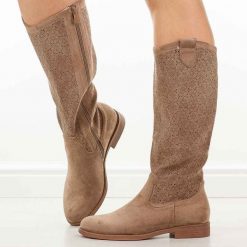 Coffee ażurowe kozaki damskie S.Barski 8022. Kozaki damskie S.BARSKI, na jesień, w ażurowe wzory, z zamszu, bez obcasa, na obcasie, bez zapięcia. Za 269.00 zł.