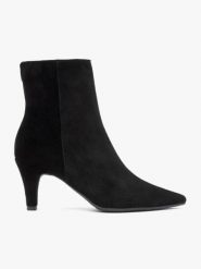 Czarne wyższe botki na szpilce. Czarne botki damskie Ryłko, bez wzorów, ze skóry, eleganckie, bez obcasa, na szpilce, bez zapięcia. Za 479.99 zł.