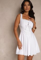 Biała Rustykalna Sukienka Vices o Rozkloszowanym Kroju z Grosetowym Wiązaniem Folessea. Białe sukienki damskie Renee, na imprezę, l, bez wzorów, eleganckie, bez kołnierzyka, bez ramiączek, mini, rozkloszowane. Za 89.99 zł.