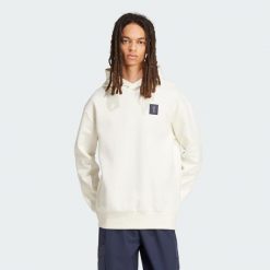 Bluza z kapturem Juventus Seasonal Doubleknit. Białe bluzy męskie Adidas, m, bez wzorów, z kapturem, do piłki nożnej. Za 349.00 zł.