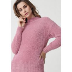Ciemnoróżowy Sweter Wełniany Holding On. Czerwone swetry nierozpinane damskie Born2be, l, bez wzorów, z wełny, bez kołnierzyka, bez ramiączek. Za 64.99 zł.