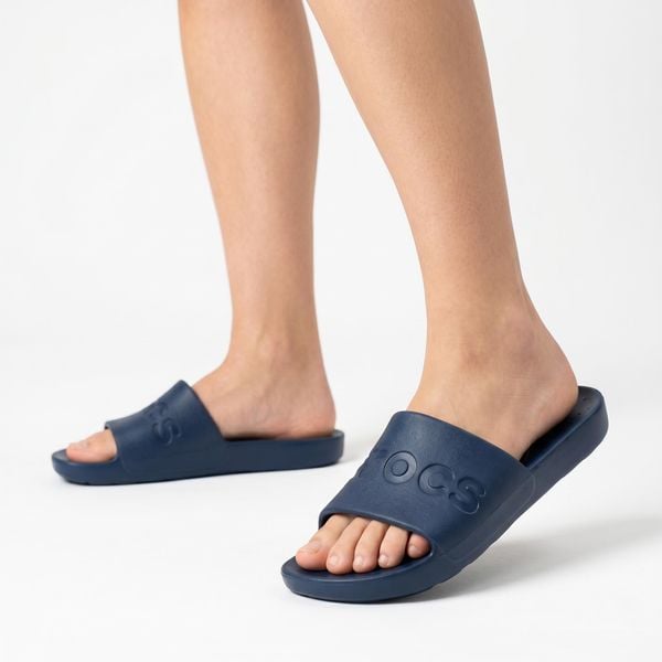Klapki męskie sportowe Crocs CROCS SLIDE. Niebieskie klapki męskie Crocs, bez wzorów, z materiału, bez zapięcia. Za 119.00 zł.