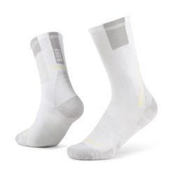 Skarpety biegowe Buff Coolnet Crew Sock CC. Białe skarpety męskie Buff, bez wzorów, z elastanu. Za 108.89 zł.
