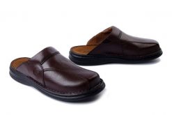 JOSEF SEIBEL Klaus 10999 26 341 brasil/schwarz, klapki męskie. Brązowe klapki męskie Josef Seibel, bez wzorów, ze skóry, bez zapięcia. Za 299.90 zł.