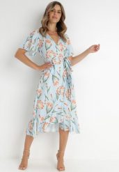 Jasnoniebieska Sukienka Rirra. Niebieskie sukienki damskie Born2be, m, bez wzorów, bez kołnierzyka, bez ramiączek, midi, kopertowe. Za 29.99 zł.