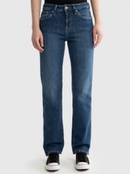 Jeansy damskie z prostą nogawką niebieskie Myrra 313. Niebieskie jeansy damskie BIG STAR, bez wzorów, z denimu, casualowe. Za 329.99 zł.