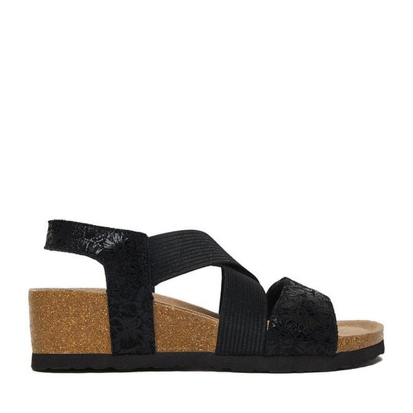 Sandały Go Soft. Czarne sandały damskie GO SOFT, bez wzorów, bez obcasa, na koturnie, bez zapięcia. Za 159.99 zł.