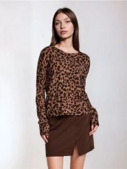 Wzorzysty sweter z okrągłym dekoltem - wielobarwny. Swetry nierozpinane damskie Sinsay, l, bez wzorów, bez kołnierzyka, bez ramiączek. Za 39.99 zł.