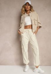 Jasnobeżowe Spodnie z Wiskozą Cargo High Waist Arrioelle. Brązowe spodnie materiałowe damskie Renee, bez wzorów, z jeansu, z podwyższonym stanem. Za 49.99 zł.