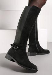 Czarne Kozaki Muszkieterki z Elastyczną Wstawką i Klamerką Wambra. Czarne kozaki damskie Renee, bez wzorów, bez obcasa, na płaskiej podeszwie, bez zapięcia. Za 119.99 zł.