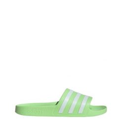 Klapki adilette Aqua. Białe klapki damskie Adidas, bez wzorów, eleganckie, bez obcasa, bez zapięcia. W wyprzedaży za 87.20 zł.