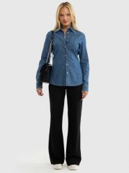 Koszula damska jeansowa niebieska Floriana 472. Niebieskie koszule damskie BIG STAR, l, bez wzorów, z jeansu, eleganckie, bez kołnierzyka, bez ramiączek. W wyprzedaży za 99.99 zł.
