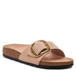 Klapki Birkenstock. Brązowe klapki damskie Birkenstock, bez wzorów, bez obcasa, bez zapięcia. Za 629.99 zł.