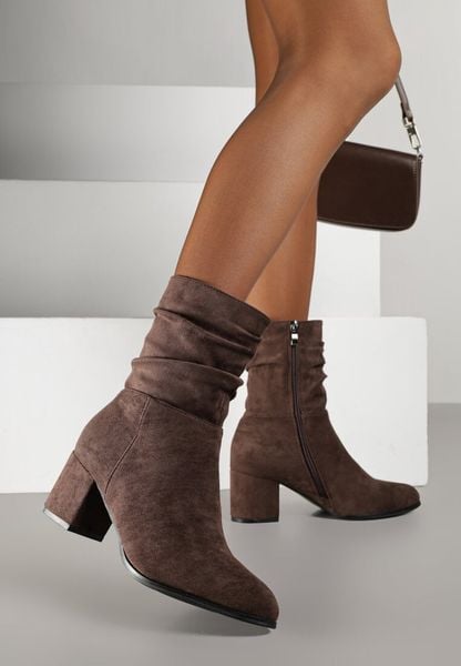 Brązowe Botki Vices na Słupku z Marszczoną Cholewką Ativitte. Brązowe botki damskie Born2be, bez wzorów, eleganckie, bez obcasa, na obcasie, bez zapięcia. Za 129.99 zł.