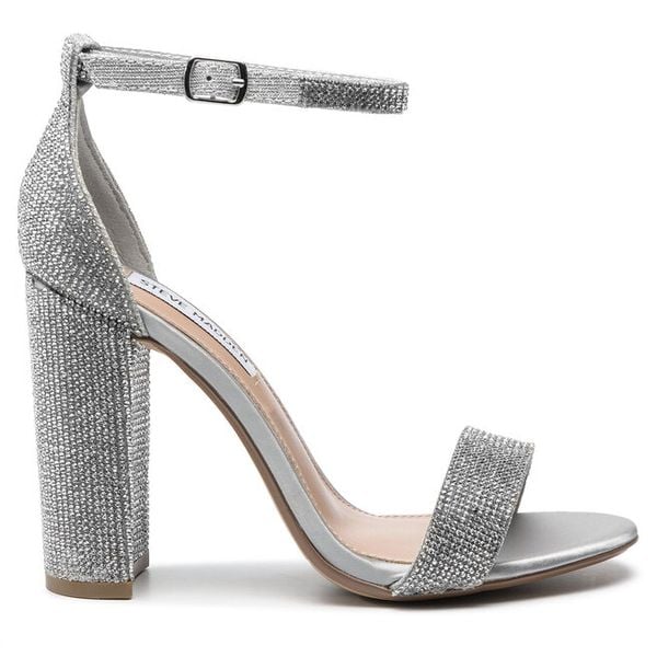 Sandały Steve Madden. Szare sandały damskie Steve Madden, bez wzorów, bez obcasa, na słupku, bez zapięcia. Za 419.99 zł.