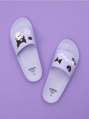 Klapki Kuromi - fioletowy. Fioletowe klapki damskie Sinsay, bez wzorów, bez obcasa, bez zapięcia. Za 39.99 zł.