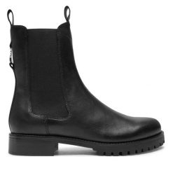 Sztyblety Patrizia Pepe. Czarne botki damskie Patrizia Pepe, bez wzorów, bez obcasa, na płaskiej podeszwie, bez zapięcia. Za 649.99 zł.