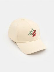 Czapka z daszkiem z haftem pomidorów - kremowy. Białe czapki damskie Sinsay, bez wzorów. Za 15.99 zł.