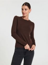 Sweter z ozdobnymi guzikami - brązowy. Brązowe swetry nierozpinane damskie Sinsay, l, bez wzorów, bez kołnierzyka, bez ramiączek. Za 39.99 zł.