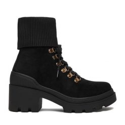 Trzewiki DeeZee. Czarne botki damskie DeeZee, bez wzorów, bez obcasa, na słupku, bez zapięcia. Za 199.99 zł.