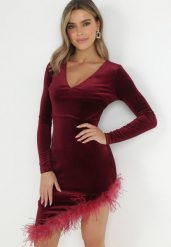 Bordowa Sukienka Asymetryczna z Piórami Fizie. Czerwone sukienki damskie Born2be, m, z aplikacjami, z asymetrycznym kołnierzem, bez ramiączek, mini, asymetryczne. Za 169.99 zł.