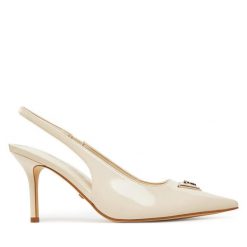Sandały Guess. Brązowe sandały damskie Guess, z aplikacjami, bez obcasa, na szpilce, bez zapięcia. Za 449.99 zł.