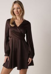 Brązowa Satynowa Sukienka VICES z Bawełny o Kopertowym Kroju Glanita. Brązowe sukienki damskie Born2be, na co dzień, l, bez wzorów, z bawełny, klasyczne, bez kołnierzyka, bez ramiączek, mini, kopertowe. Za 129.99 zł.