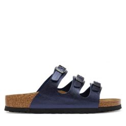 Klapki Birkenstock. Niebieskie klapki damskie Birkenstock, bez wzorów, bez obcasa, bez zapięcia. Za 399.99 zł.
