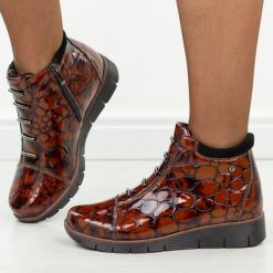 Brązowe cr skórzane botki damskie na koturnie Filippo Dbt3179/26. Brązowe botki damskie Filippo, na jesień, bez wzorów, z dzianiny, eleganckie, z okrągłym noskiem, bez obcasa, na koturnie, bez zapięcia. Za 339.00 zł.