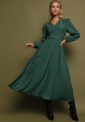 Zielona Wiskozowa Sukienka o Rozkloszowanym Kroju z Paskiem z Klamerką Arilesse. Zielone sukienki damskie Born2be, na co dzień, m, bez wzorów, z materiału, eleganckie, bez kołnierzyka, bez ramiączek, maxi, rozkloszowane. Za 159.99 zł.