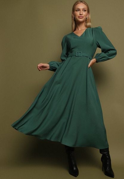 Zielona Wiskozowa Sukienka o Rozkloszowanym Kroju z Paskiem z Klamerką Arilesse. Zielone sukienki damskie Born2be, na co dzień, m, bez wzorów, z materiału, eleganckie, bez kołnierzyka, bez ramiączek, rozkloszowane. Za 159.99 zł.