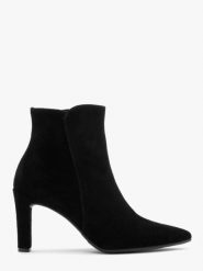 Czarne botki damskie na grubej szpilce. Czarne botki damskie Ryłko, bez wzorów, ze skóry, bez obcasa, na szpilce, bez zapięcia. Za 429.99 zł.
