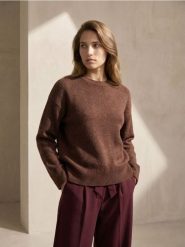 Luźny sweter z okrągłym dekoltem - brązowy. Brązowe swetry nierozpinane damskie Sinsay, l, bez wzorów, bez kołnierzyka, bez ramiączek. Za 49.99 zł.